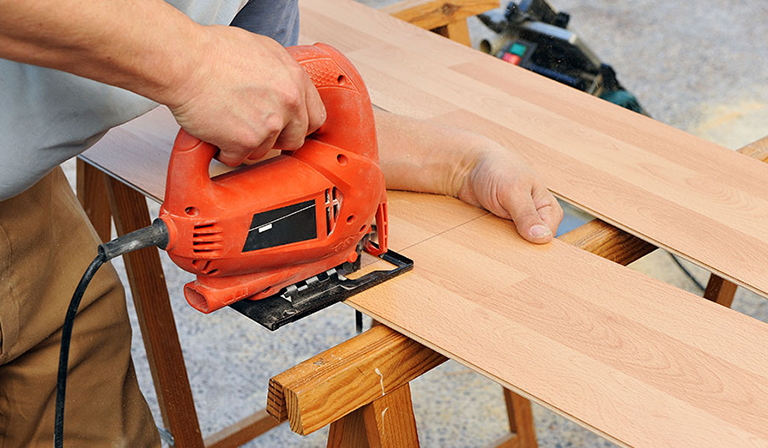 essential woodworking tools for beginners: Jigsaw