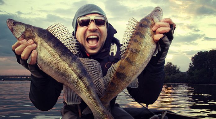 Get Handy (Literally) with 7 Techniques of Fishing Without a Pole 7 Clever Techniques of Fishing Without a Fishing Pole!
