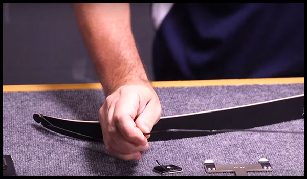 how to string a recurve bow: 