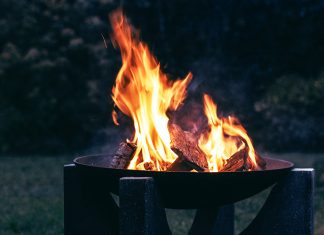 How to Light a Fire Pit the Caveman Way how to light a fire pit: How To Light A Fire Pit In 3 Primitive Ways